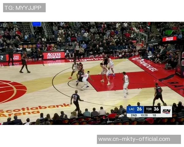 猛龙与马刺激战正酣NBA赛场上演精彩对决球迷热情高涨 猛龙与马刺激战正酣NBA赛场上演精彩对决球迷热情高涨